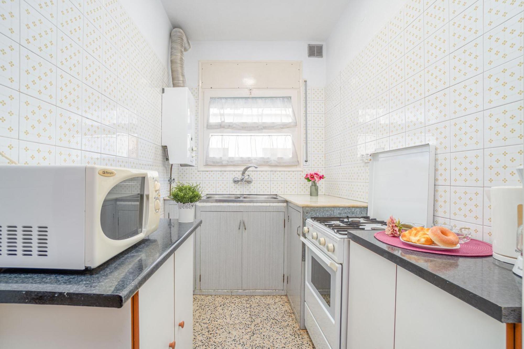 Apartment Basic Comfort Poeta Marquina Pb 2026 Roses