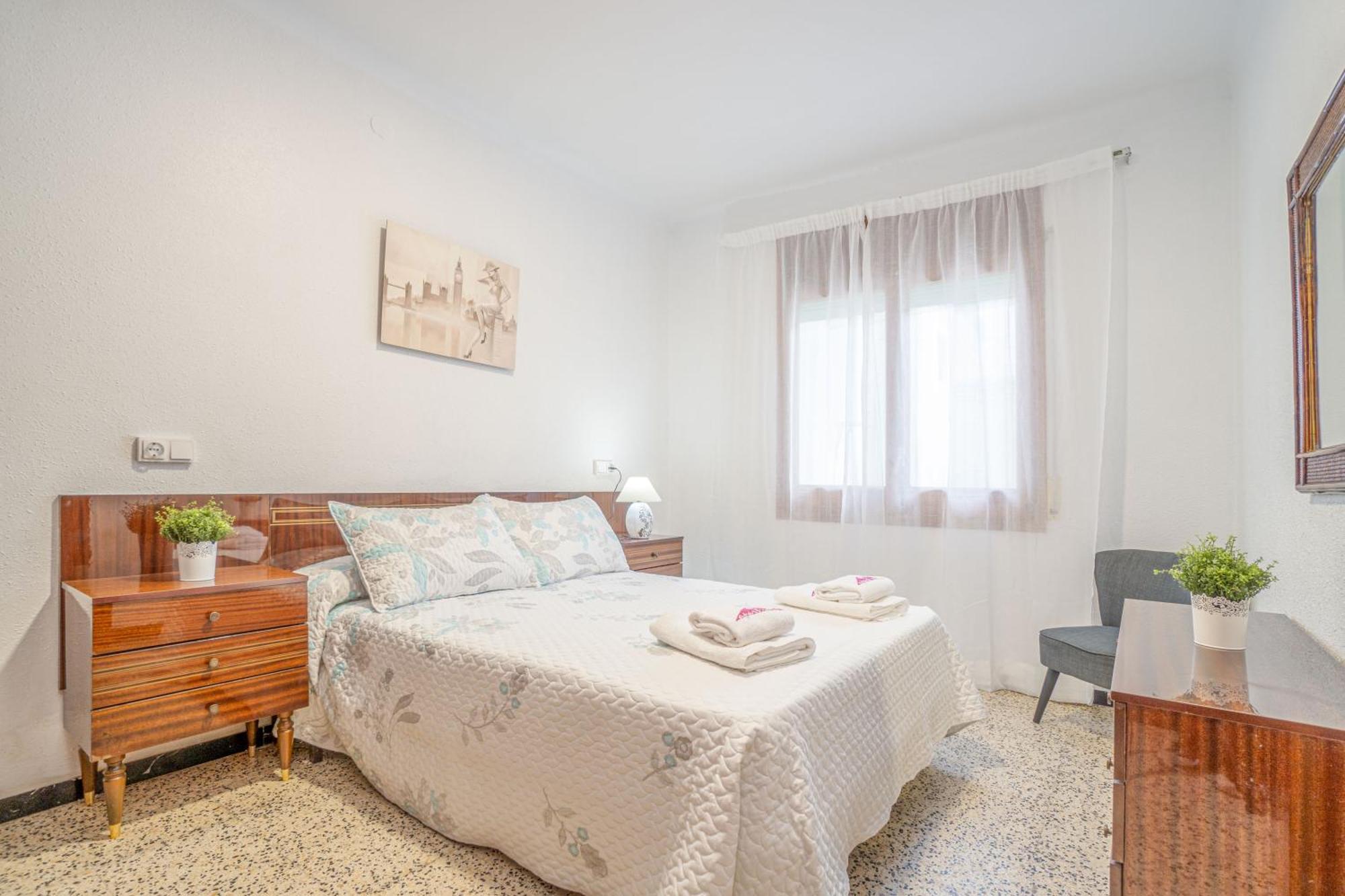 Apartment Basic Comfort Poeta Marquina Pb 2026 Roses